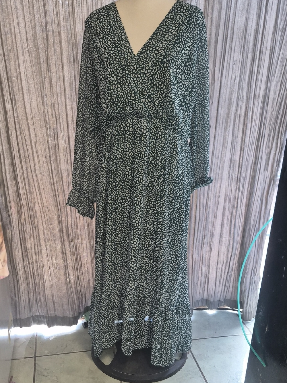 V-Neck Green Printed Long Sleeve Maxi Dress